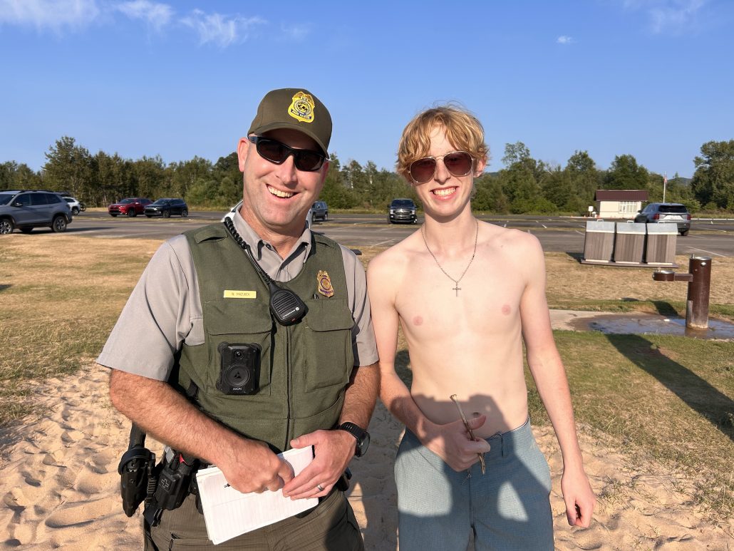 Sleeping bear dunes national lakeshore park ranger nate masurek brody patterson frankfort elberta area schools frankfort high school cross country runner rescues two ohio men from the dune climb the betsie current newspaper benzie county